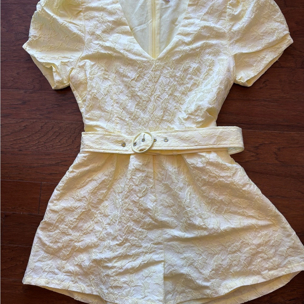 NWT Cream Textured Short Sleeve Romper,Med.